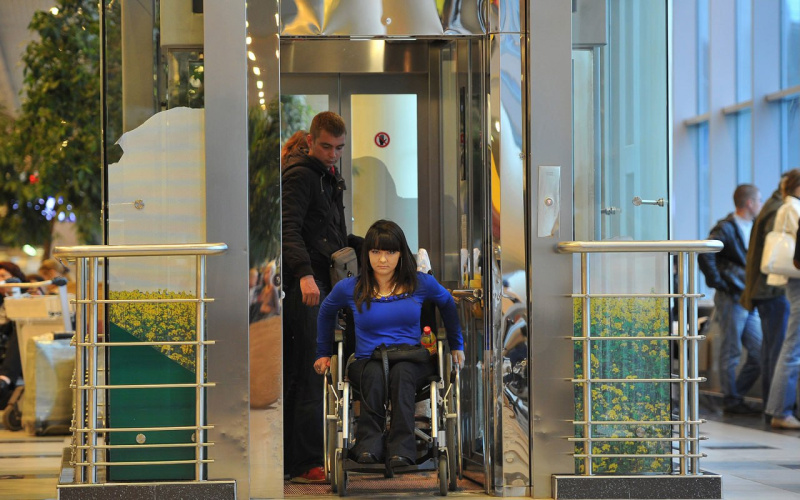 Привилегии для людей с инвалидностью при перелете: аэропорт и самолет Привилегии для людей с инвалидностью при перелете: аэропорт и самолет