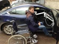Автомобильный подъемник для инвалидов. Крепление на петли