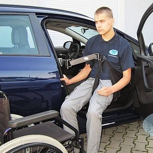 Инвалидный подъёмник в автомобиль с поворотным электроприводом