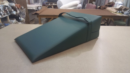 Клиновидная подушка для ЛФК, АФК, Бобат терапии Клиновидная подушка для ЛФК, АФК, Бобат терапии