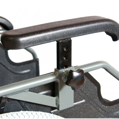 Инвалидное кресло-коляска алюминиевая Мега-Оптим Fs 957 Lq