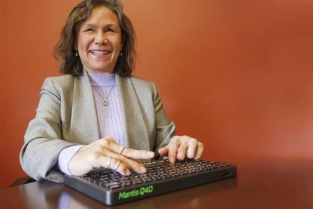 Портативный тактильный дисплей Брайля Mantis Q40