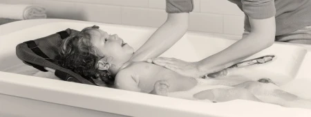 Подъемное устройство для ванной ХУБФИКС с подставкой для купания РОББИ