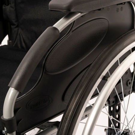 Инвалидное кресло-коляска Invacare Action 2ng