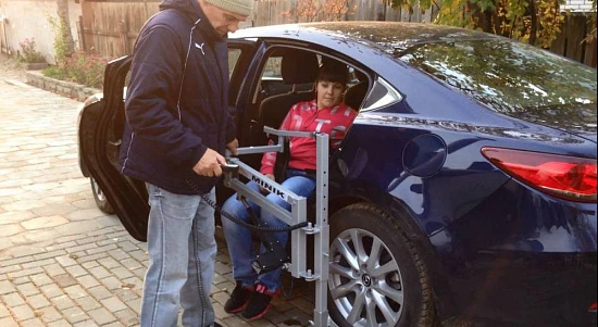 Подъёмник для инвалидов в автомобиль MINIK (Minik-Super)