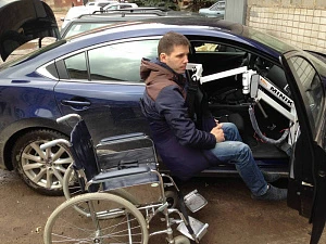 Автомобильный подъемник для инвалидов. Крепление на петли