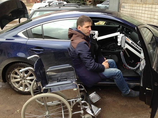 Автомобильный подъемник для инвалидов. Крепление на петли