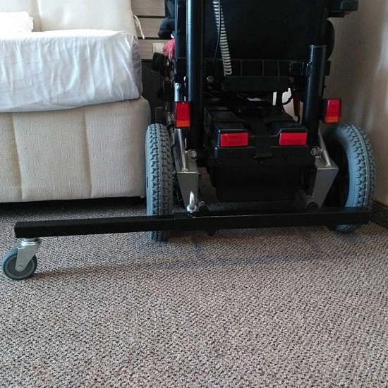 Инвалидное кресло-коляска с электроприводом и устройством для пересаживания