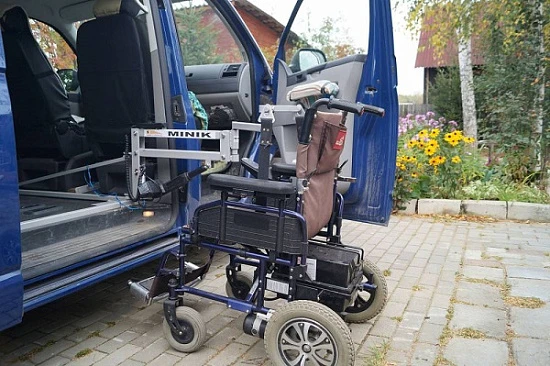 Подъемник для инвалидов в автобус. Крепление в салоне