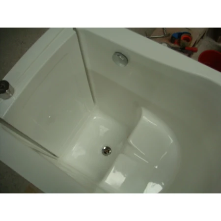 Ванна для людей с частичной утратой опорно-двигательных функции WOMA Q376