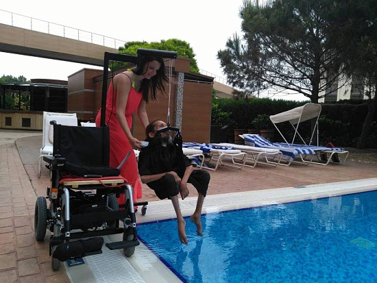 Подъёмное устройство для инвалидов на электроколяску LASAR