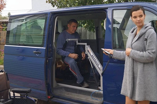 Подъемник для инвалидов в автобус. Крепление в салоне