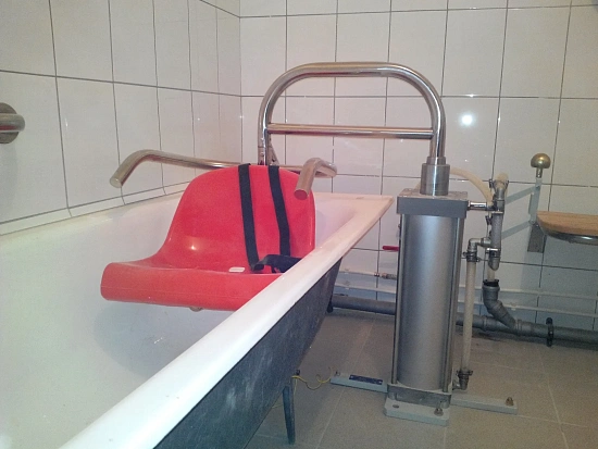 Подъемник инвалидный гидравлический для ванны - ПГВ 150