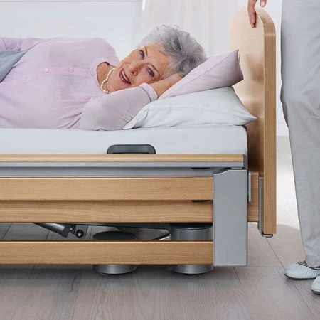 Кровать медицинская электрическая функциональная деревянная с матрасом Stiegelmeyer LIBRA