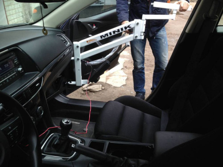 Автомобильный подъемник для инвалидов. Крепление на петли