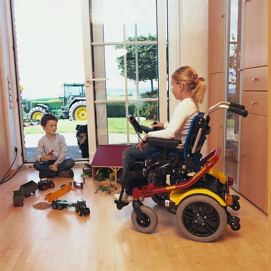 Детская кресло-коляска с электроприводом Otto Bock Skippy