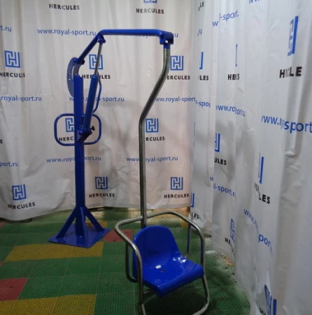 Гидравлический подъемник-лифт для использования в бассейнах c высоким бортом