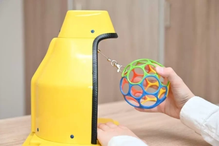 Игра «Вытяни мяч» Игра «Вытяни мяч»
