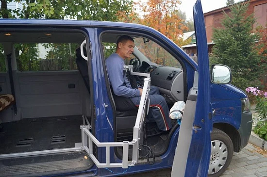 Подъемник для инвалидов в автобус. Крепление в салоне